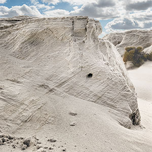 images/2020-03-28_1290766-768_horse_in_the_sand_gypsum_sand_dunes_knolls_tooele_county_ut.jpg