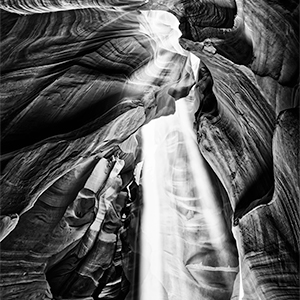 images/2018-04-29_1250167-187_the_light_magician_upper_antelope_cyn_page_az_bw.jpg