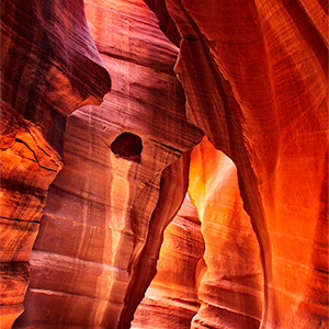 images/2018-04-29_1250104-106_tears_from_a_peephole_upper_antelope_canyon_page_az.jpg